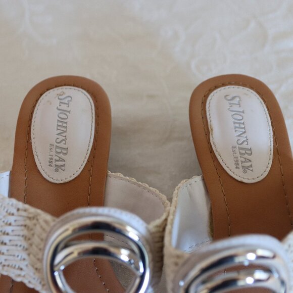 Like new St John's Bay Sandals Size 6 - Picture 3 of 7